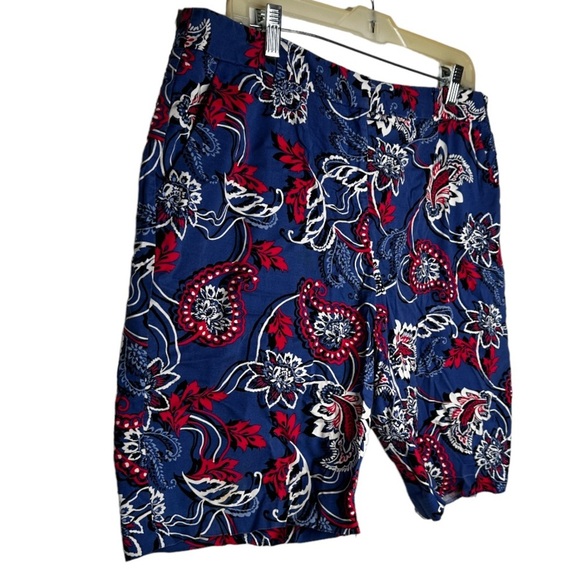 Dana Buchman Shorts - Picture 2 of 5